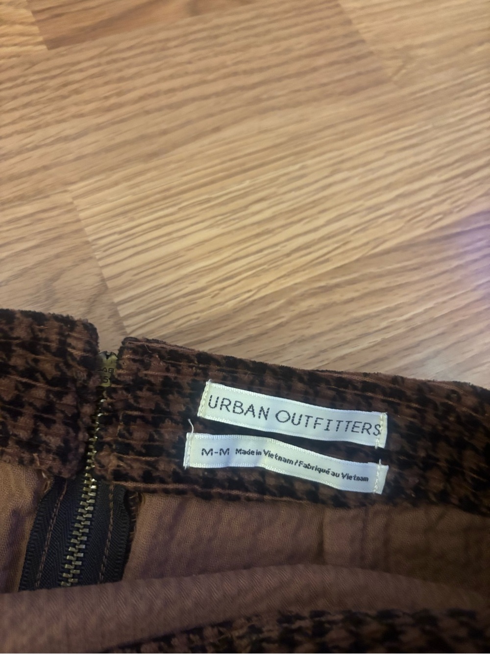 Urban Outfitters Brown Corduroy Houndstooth Mini Skirt Size Medium - Picture 3 of 7